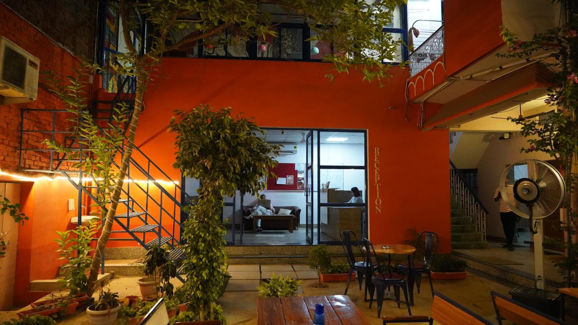 Live Free Hostel Varanasi Exterior photo